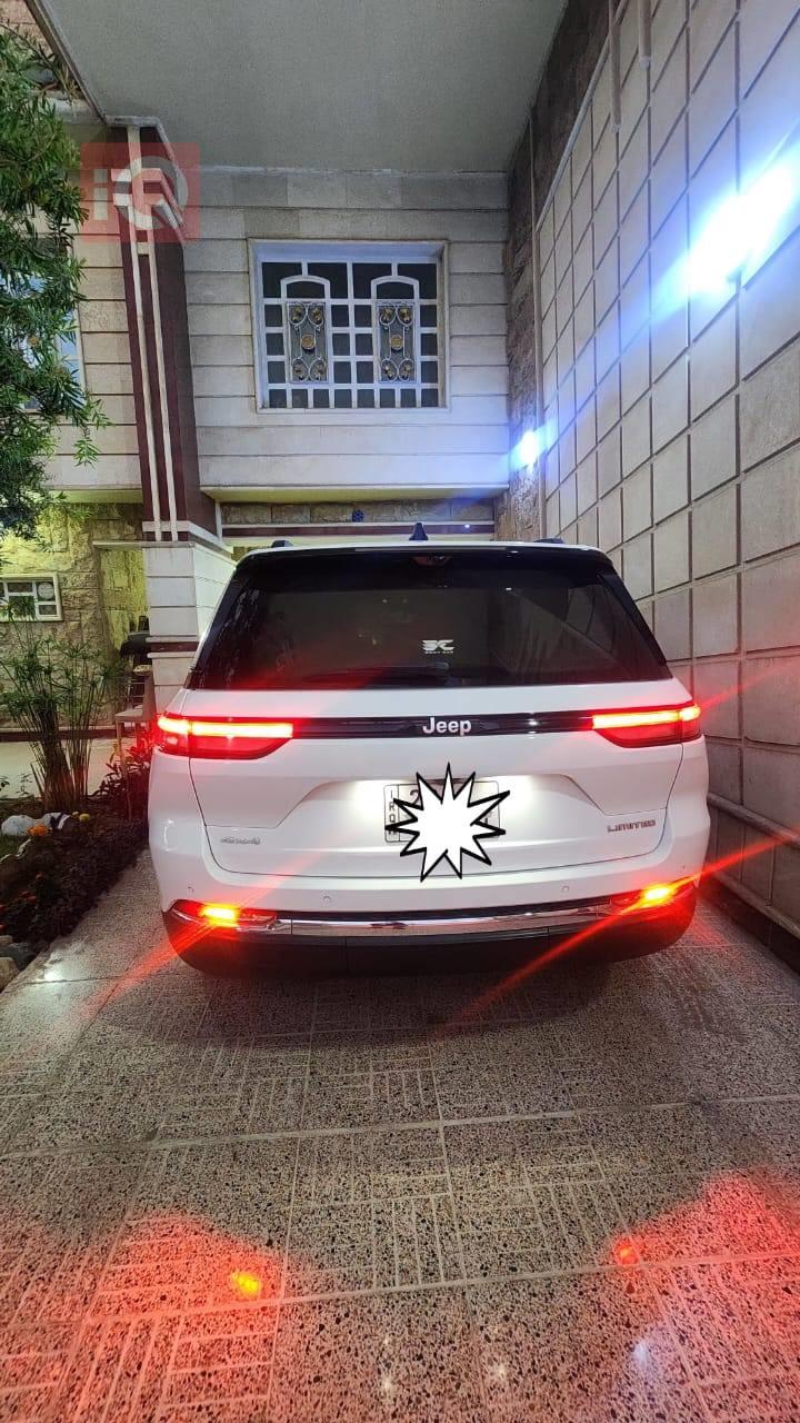 جیپ گراند شیرۆکی